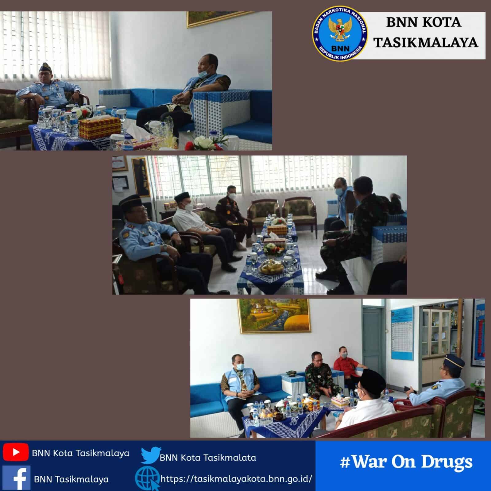 Menghadiri Kegiatan Deklarasi Janji Kinerja dan Pencanangan Pembangunan Zona Intergritas Menuju WBK/WBBM Lapas Kelas II B Tasikmalaya Menghadiri Kegiatan Deklarasi Janji Kinerja dan Perencanangan Pembangunan Zona Intergritas Menuju WBK/WBBM Lapas Kelas II B Tasikmalaya