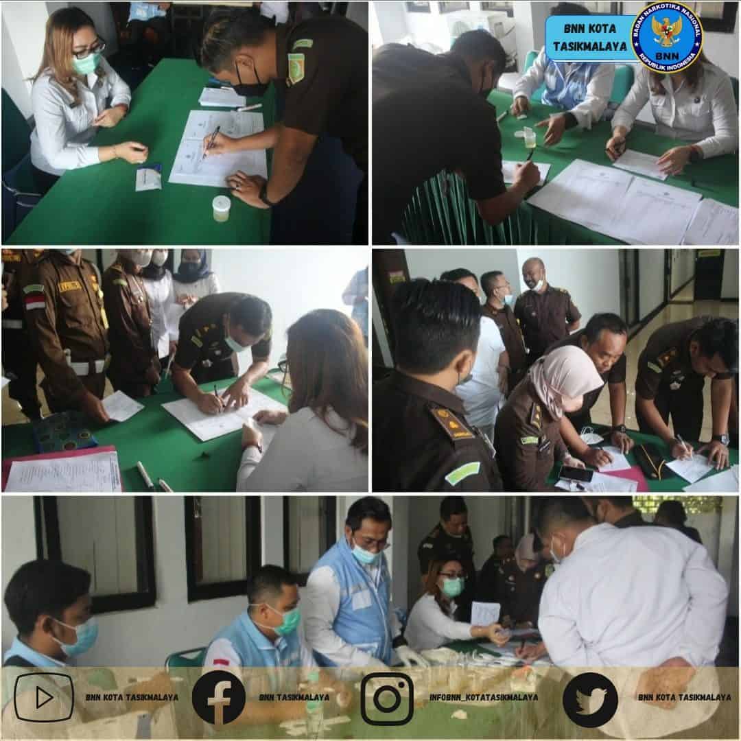Deteksi Dini P4GN Kejari Kabupaten Tasikmalaya, Melaksanakan Tes Urin Terhadap Pegawainya Deteksi Dini P4GN Kajari Kabupaten Tasikmalaya, Melaksanakan Tes Urin Terhadap Pegawainya